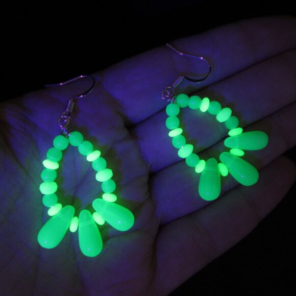 Uranium glass triple teardrop earrings - Picture 13 of 13